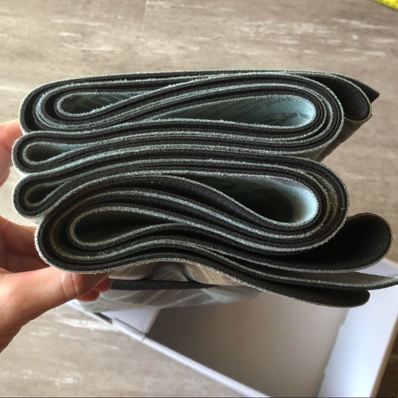 BNIB Lululemon Carry Onwards Mat - Manifesto - Picture 8 of 8